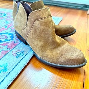 Born brush suede mocha brown leather ankle boots size 9M